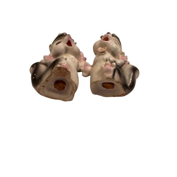Vtg Skunk Salt & Pepper Shaker Set w/ Cork Stopper Made in Japan Imperfection 3" - Picture 4 of 6
